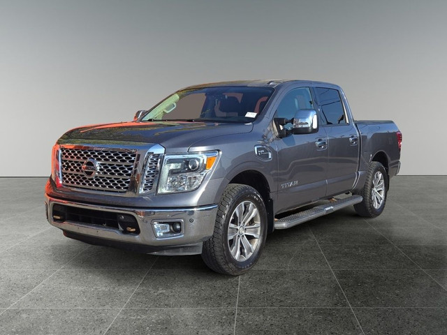 2017 Nissan Titan 4WD Crew Cab SL V8 5.6 Backup Camera Bluetooth in Cars & Trucks in Calgary