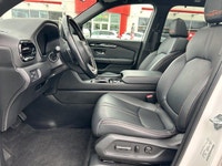 Platinum White Pearl 2023 Honda Pilot TrailSport, with just 52,295 kilometers, redefines family adve... (image 8)