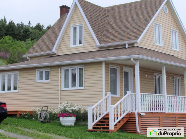 150 000$ - Maison à un étage et demi à vendre à Cloridorme dans Maisons à vendre  à Gaspésie