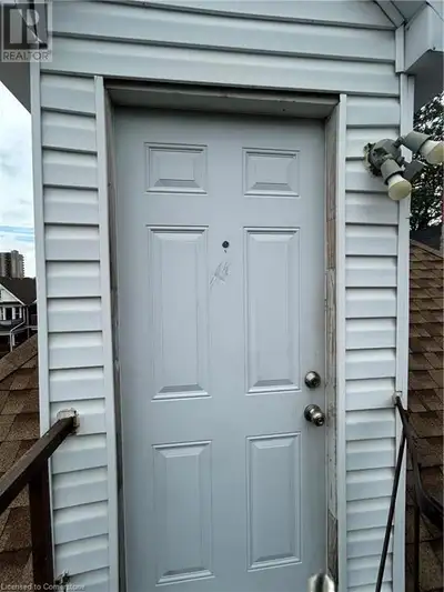 22 STIRTON Street Unit# Attic Hamilton, Ontario