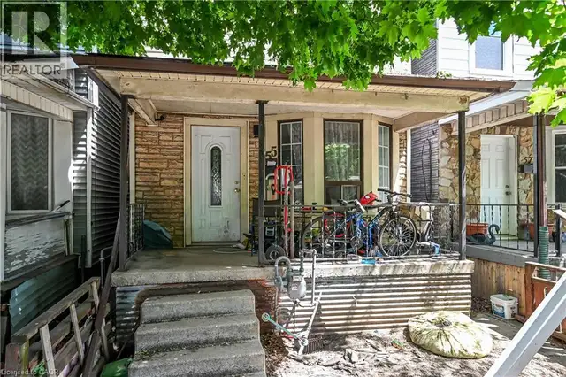 55 FRANCIS Street Hamilton, Ontario in Houses for Sale in Mississauga / Peel Region - Image 2