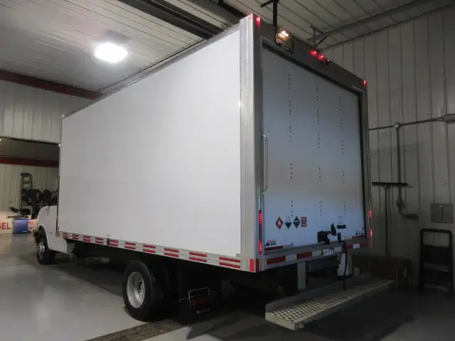2023 Chev Express Cube Van600959099832913926