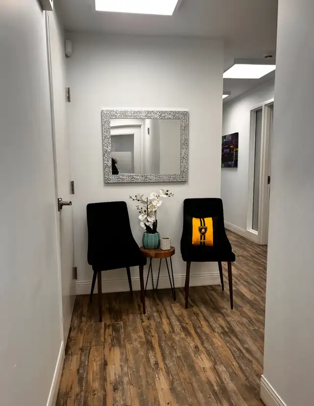 OMVIC APPROVED CLEAN OFFICE FOR RENT! GREAT LOCATION...