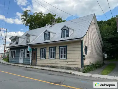 Duplex pour propriétaire occupant, une unité de louée, l'unité avec foyer libre immédiatement. Cache...
