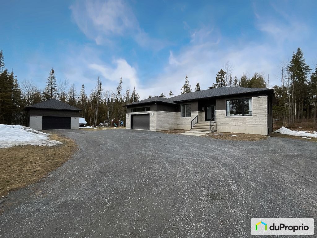 $849,000 - Bungalow for sale in Stoke — photo 1