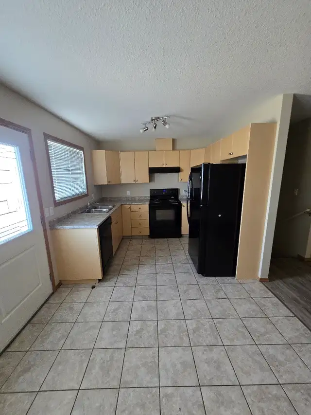 INTERESTED? 3BED 2BATH TOWNHOUSE IN G.P. -WATER INCLUDED