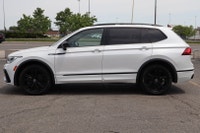 NO ACCIDENT Elevate Your Drive with the 2022 VW Tiguan Comfortline R-LINE BLACK EDITION 4Motion AWD.... (image 3)