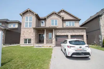 Spacious Fully Detached 4 Bedroom Home!!
