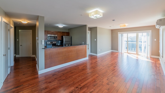 BEAUTIFUL 2BD-2BATH CORNER UNIT AVAILABLE NOVEMBER 15TH -$1895 3