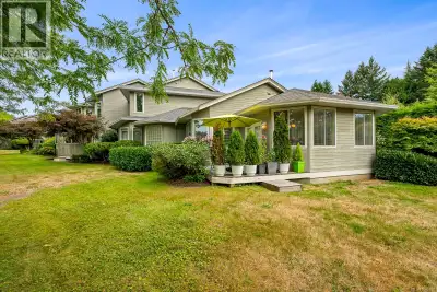 Welcome to this beautifully maintained 2 bedroom + den, and 2.5 bathroom townhome in the heart of Ea...