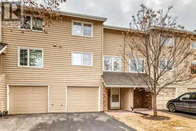 Warm elegance and natural light infuse this gorgeous Point McKay townhome with sunshine and style. F...