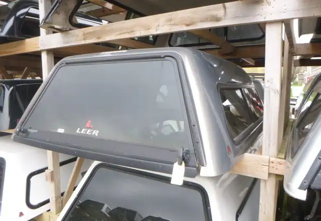 2014 - 2018 GMC Sierra or Chevrolet Silverado 6'6 Truck Cap in Other Parts & Accessories in Kitchener / Waterloo - Image 2