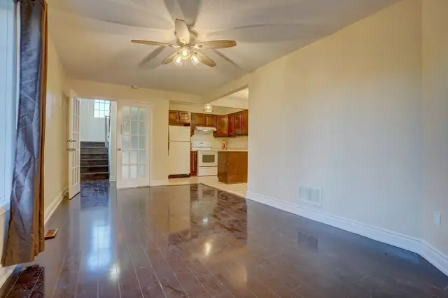 2 Bedroom house near Derry & Mcglaughlin with parking, Laundry