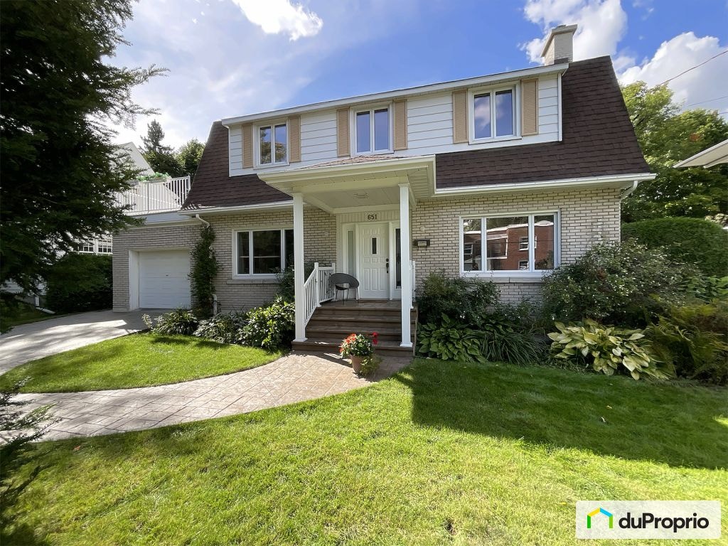 $695,000 - 2 Storey for sale in Sherbrooke (Jacques-Cartier) — photo 1