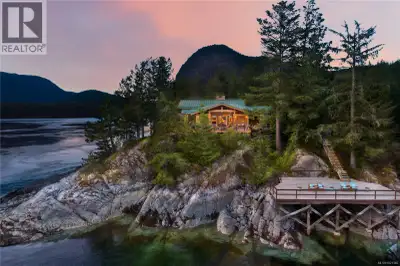 Goose Landing, rests gracefully on the ocean’s edge, perfectly positioned so that every room capture...