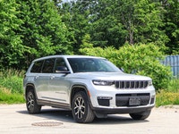 Memory Seat - Heated Seats - Heated Steering Wheel - Power Liftgate - 4x4 drivetrain for all-weather... (image 2)