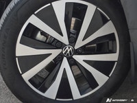 * Drivetrain: 4MOTION All-Wheel Drive with integrated terrain control modes like Snow, Eco, Normal,... (image 8)