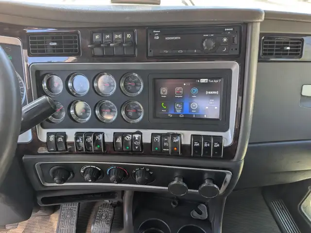 2017 KENWORTH W900 in Heavy Trucks in Saskatoon - Image 25