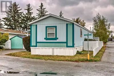 One of the lowest priced 3 bedroom/2 bath mobile homes in Calgary. This home has mostly original fin...
