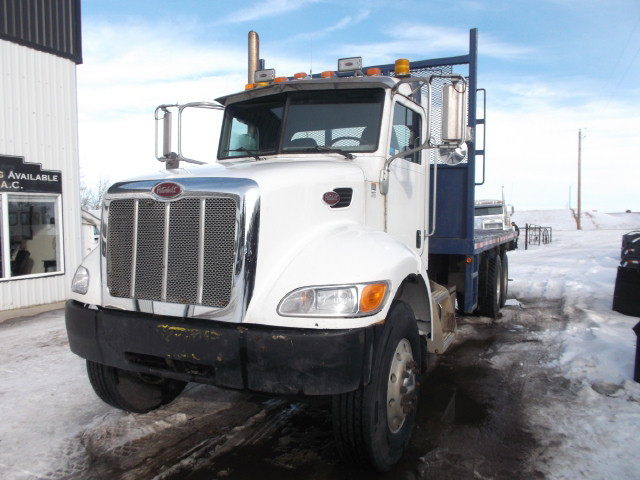 2006 PETERBILT 335 DECK TRUCK in Heavy Trucks in Red Deer