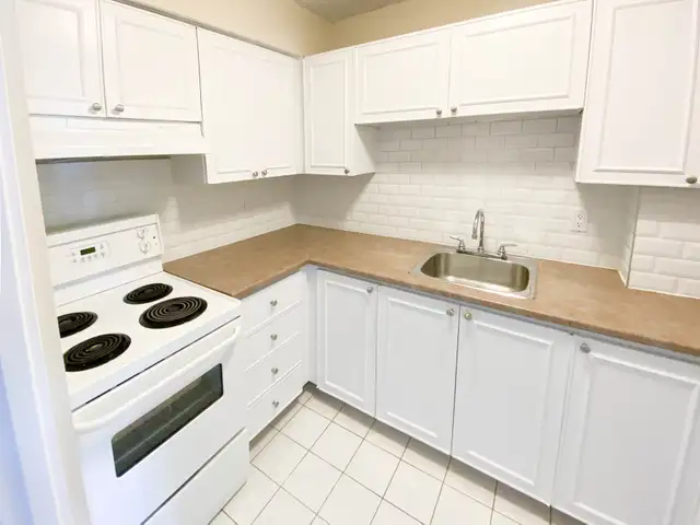 3 1/2 Large and Spacious apartment Southwest One West Island in Long Term Rentals in West Island - Image 4