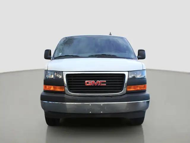 2023 GMC Savana Cargo Base in Cars & Trucks in Comox / Courtenay / Cumberland - Image 9