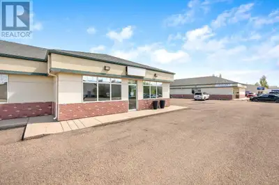 This space is excellent salon or studio space. The wide-open concept provides lots of natural light...