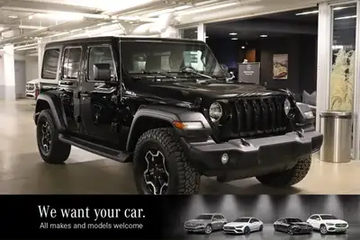 This Jeep Wrangler has a dependable Gas/Electric V-6 3.6 L/220 engine powering this Automatic transm...
