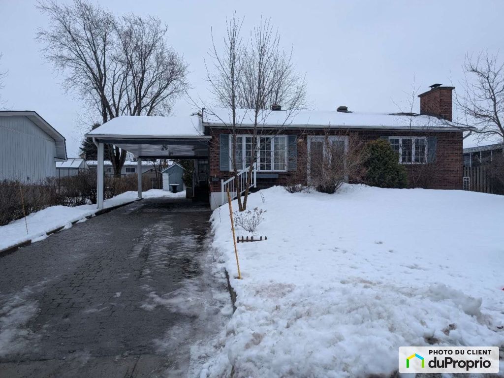 $699,000 - Bungalow for sale in La Prairie — photo 1