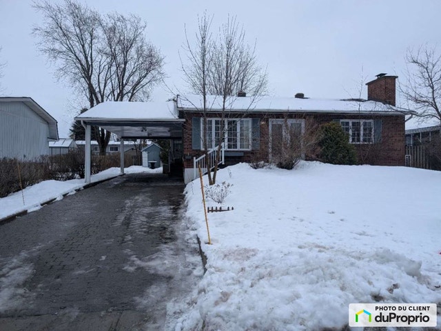 $699,000 - Bungalow for sale in La Prairie — photo 1