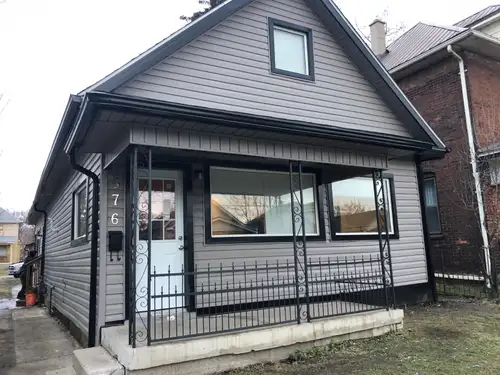 Safe and clean Private room for students in this beautiful house with caring and responsive landlord...