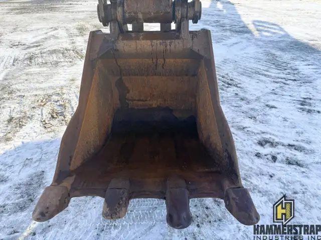 2003 JOHN DEERE 2554 Roadbuilder Excavator Track Hoe in Heavy Equipment in Edmonton - Image 13