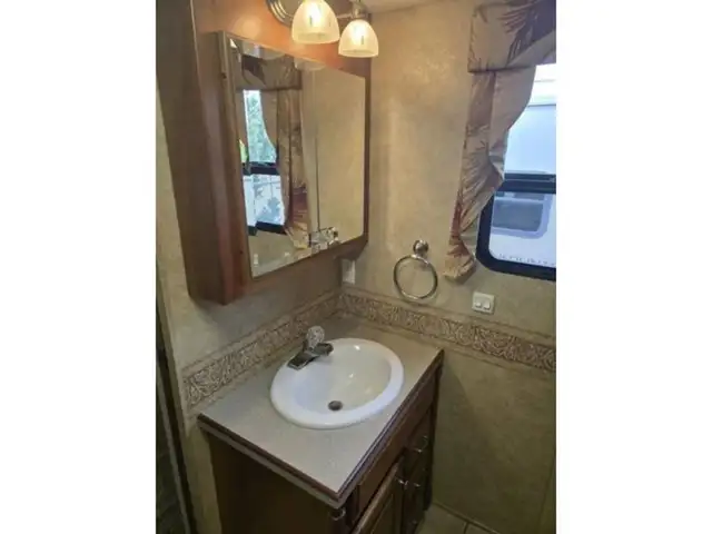 2007 Newmar Dutch Star Dutch Star 4307 in RVs & Motorhomes in Penticton - Image 11