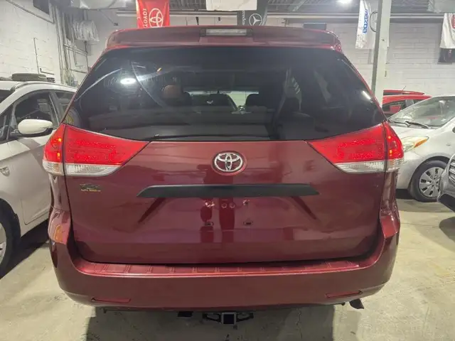 2011 Toyota Sienna LE in Cars & Trucks in City of Montréal - Image 6