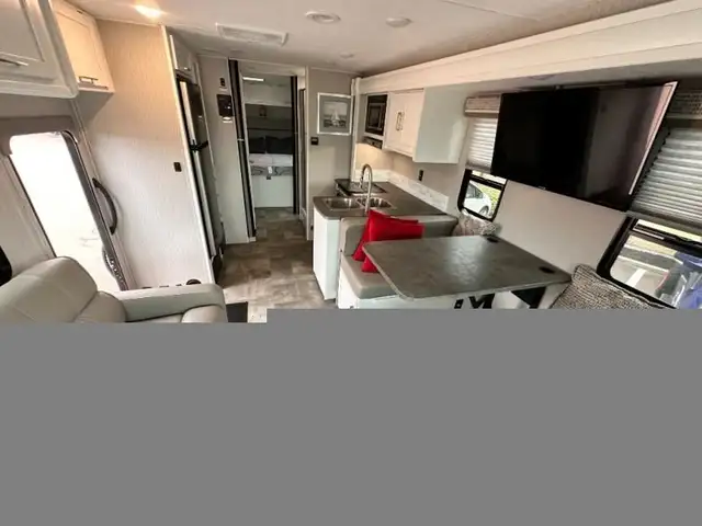 2022 Coachmen RV Pursuit 29XPS Front Bunk 11 Miles in RVs & Motorhomes in Moncton - Image 13