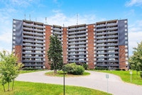 Brockton Apartments are very conveniently located at 250 Lake St in St Catharines. The building offe... (image 1)
