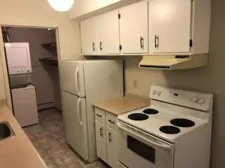 Lakeview 2 bedroom condo. This two bedroom in Lakeview is close to parks, trails, schools and on the...