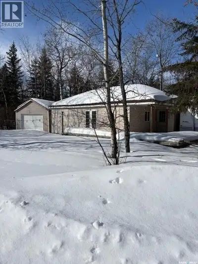 You will love the cozy feel of this charming cabin the moment you walk through the front door. The l...