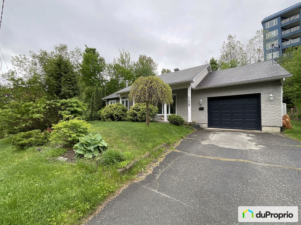 $539,000 - Bungalow for sale in Sherbrooke (Jacques-Cartier) — photo 1