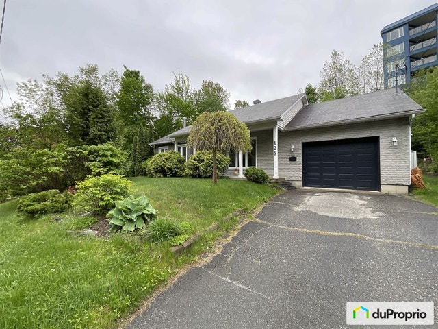 $539,000 - Bungalow for sale in Sherbrooke (Jacques-Cartier) — photo 1