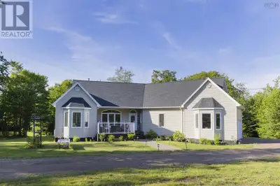 This beautiful bungalow offers the perfect combination of comfort, luxury, and practicality, ideal f...