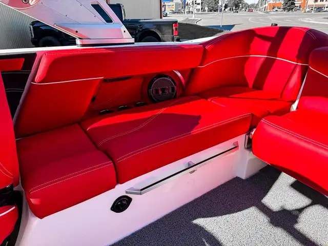 2019 Mastercraft XT 23 in Powerboats & Motorboats in Laval / North Shore - Image 18