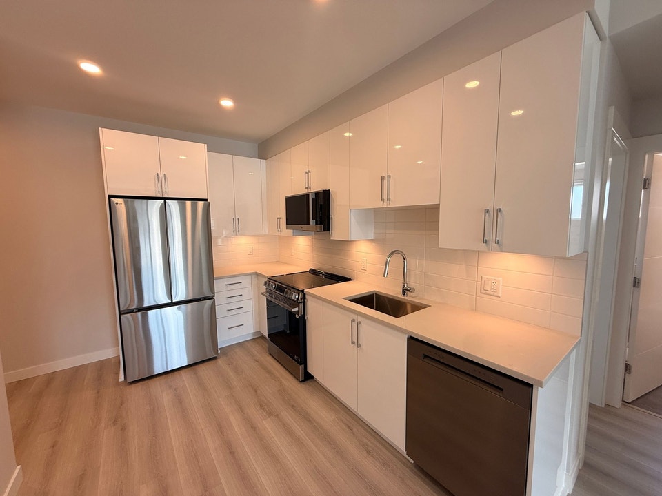 Spacious 2 Bedroom Condo in Mission 3