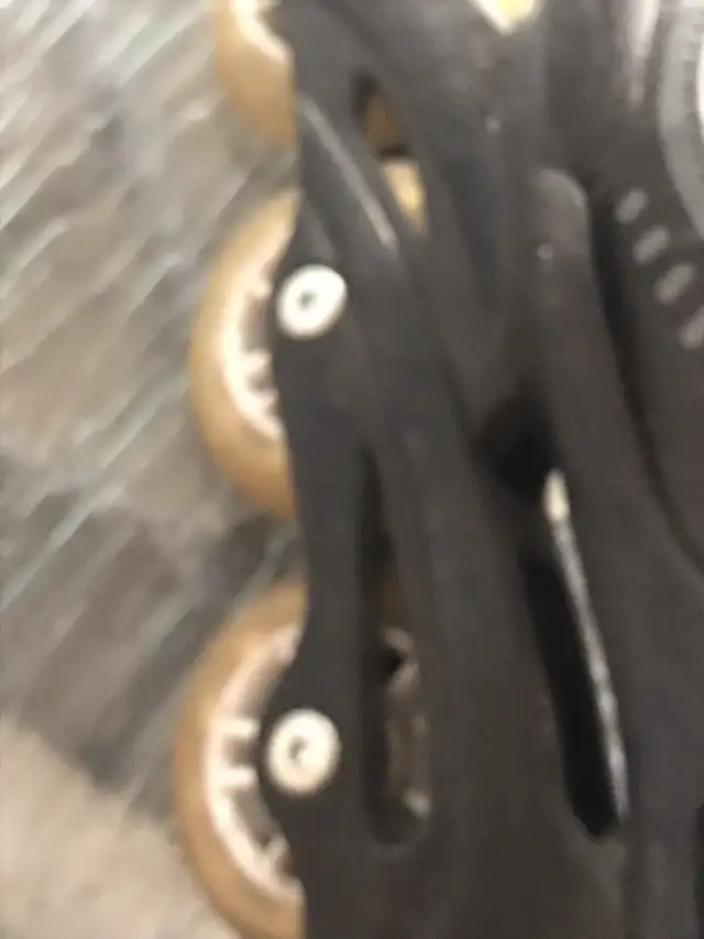 Used rollerblades in Skates & Blades in Laval / North Shore - Image 7