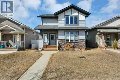 MOVE-IN READY | HEATED 22x26 GARAGE w/EXTRA PARKING STALL | STEPS TO PARK ~ Welcome to this well-kep...