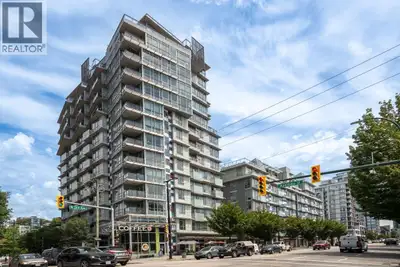 Two bed, two baths, and two home offices! This bright, sunny SW comer unit in the 2013 built Pinnacl...