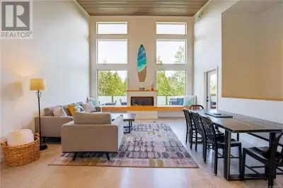 Modern 5-bedroom, 5-bathroom home built in 2020, offering two beautifully designed suites. The main...