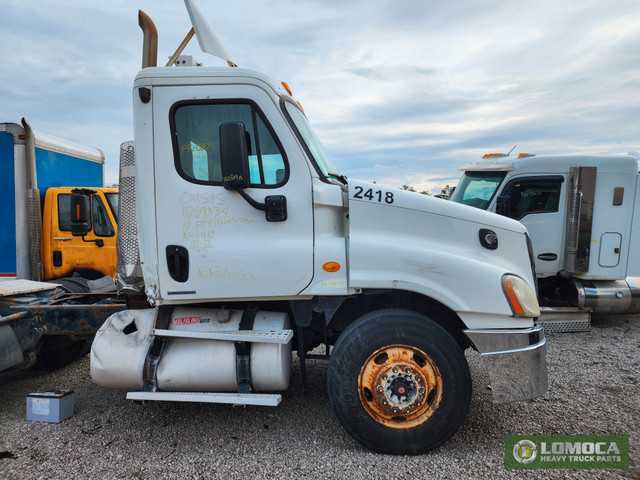 2010 Freightliner Cascadia 125 Hood - Stock #: FR-0804-16 in Heavy Equipment Parts & Accessories in Hamilton - Image 2