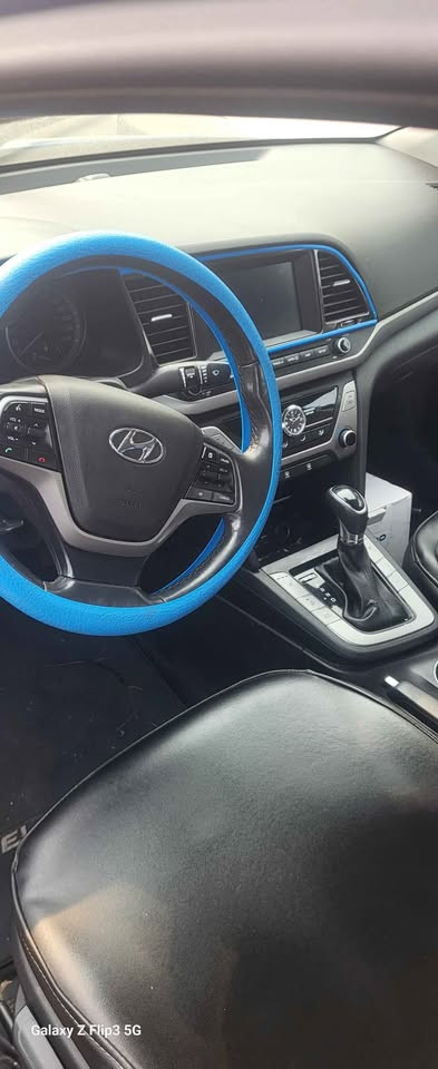 Hyundai Elantra 2018 in Cars & Trucks in City of Toronto - Image 4