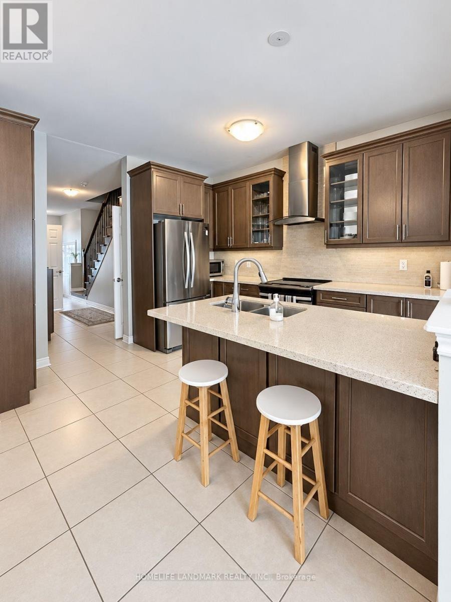 91 HUGUENOT ROAD Oakville (GO Glenorchy), Ontario 3